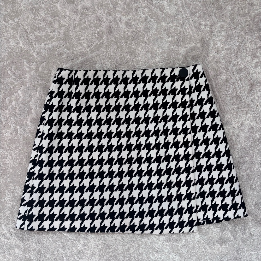 Black and White Houndstooth Mini Skirt